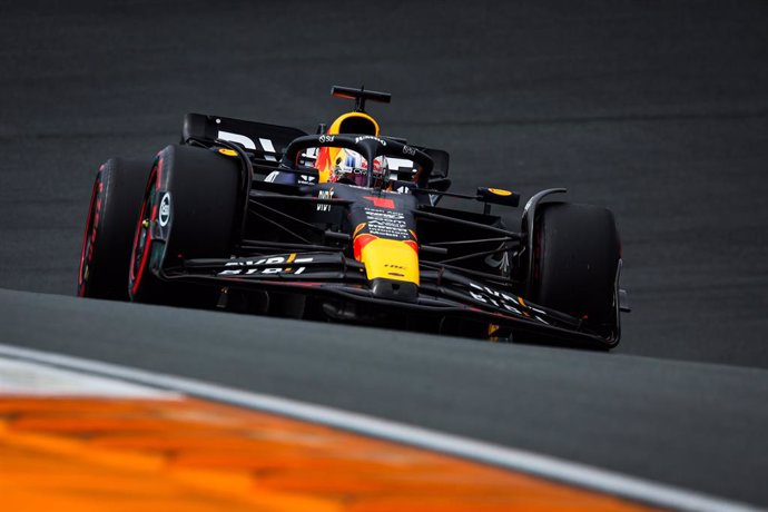 01 VERSTAPPEN Max (nld), Red Bull Racing RB19, action during the 2023 Formula 1 Heineken Dutch Grand Prix, 13th round of the 2023 Formula One World Championship from August 25 to 28, 2023 on the Zandvoort Circuit, in Zandvoort, Netherlands - Photo Flore