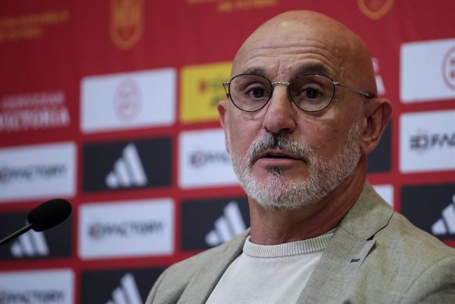 Archivo - Luis de la Fuente, national coach of the Spanish soccer team attends the media during his press conference after announcing the list of players called up for the Nations League at Ciudad del Futbol on June 02, 2023, in Las Rozas, Madrid, Spain.