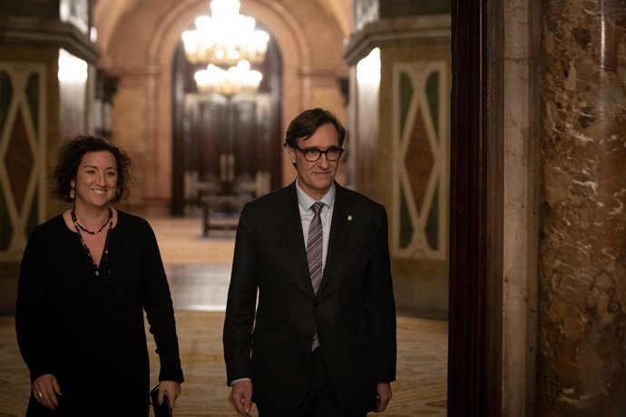 Archivo - La portaveu del PSC-Units al Parlament, Alicia Romero, i el líder del PSC, Salvador Illa, al Parlament de Catalunya