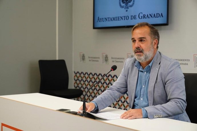 Archivo - El portavoz adjunto del grupo municipal socialista en el Ayuntamiento de Granada, Jacobo Calvo.
