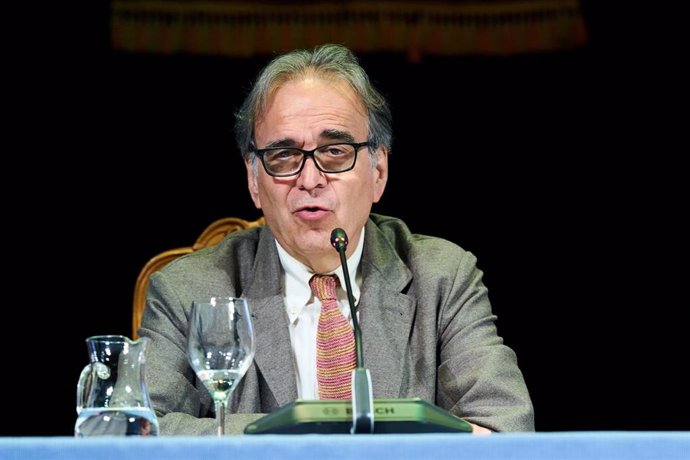 Archivo - El ministro de Universidades, Joan Subirats, interviene durante el seminario de la APIE de la Universidad Internacional Menéndez Pelayo (UIMP), en el Palacio de la Magdalena, a 22 de junio de 2023, en Santander.- Archivo