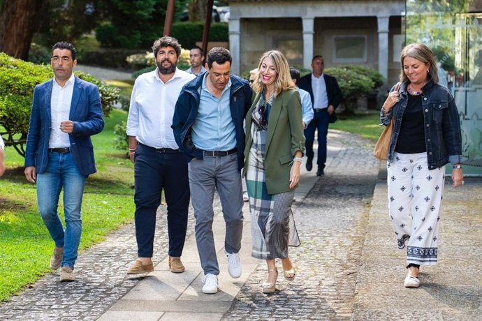 María Guardiola junto a otros barones del PP en el acto en Galicia de apertura del curso políttico