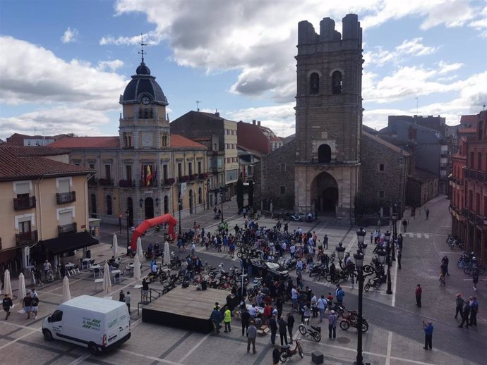 La VI Concentración de Vespinos KM 303 reúne en La Bañeza (León) a 130 participantes de CyL, Asturias y el País Vasco