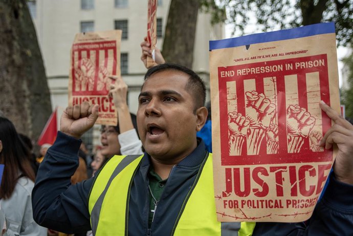 August 5, 2023, London, United Kingdom: A protester holding a placard shouts slogans during the demonstration. The Burmese diaspora (citizen of Myanmar) gathered outside Downing Street in London, Because of the Myanmar's military junta sentenced 78 year
