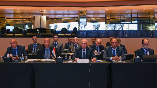 La delegación de Egipto en las negociaciones tripartitas con Etiopía y Sudán sobre la presa en el Nilo Azul