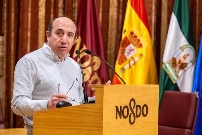 Archivo - El exdirector general de Infraestructuras Vicente Urquía en la mesa sobre 'Planificación y gobernanza territorial de la red ciclable'