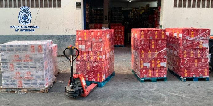 Detenido un hombre que guardaba en un almacén de Madrid casi 7.000 botellas de alcohol robadas en Jaén