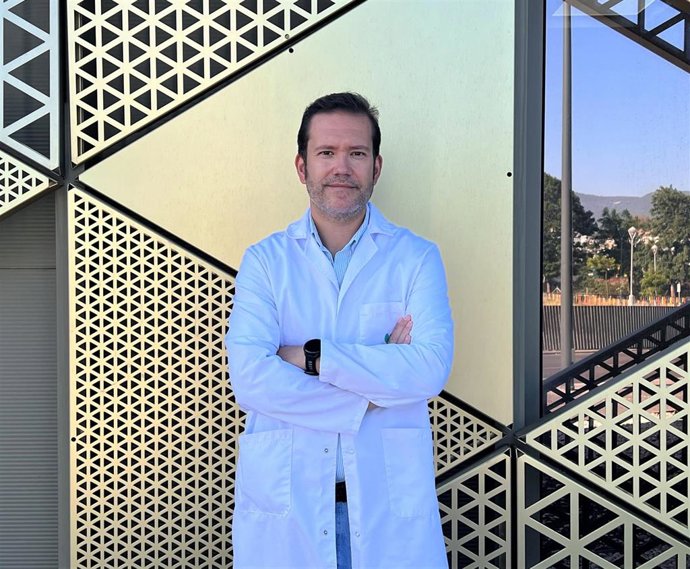 Archivo - El doctor Carlos Barcones.