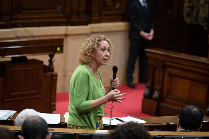 Archivo - La consellera de Territori de la Generalitat, Ester Capella, intervé durant l'últim ple de la legislatura, en el Parlament de Catalunya, a 26 de El Parlament ha aprovat avui la designació