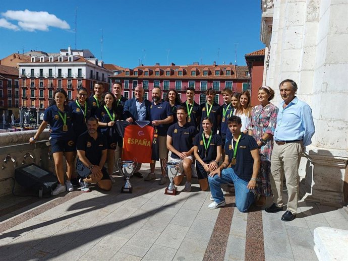 Recibimiento a los 20 jugadores del Club de Patinaje en Línea de Valladolid (CPLV) campeones de Europa