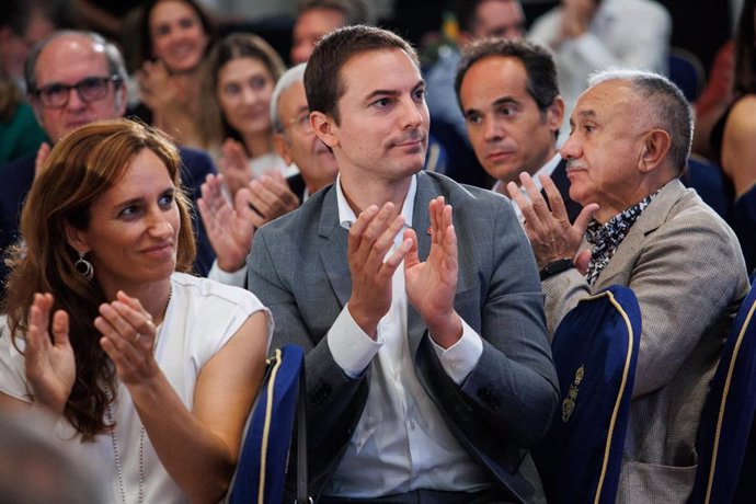 Archivo - (I-D) La portavoz de Más Madrid en la Asamblea, Mónica García; el secretario general del PSOE-M, Juan Lobato y el secretario general de UGT, Pepe Álvarez, durante un desayuno informativo del Foro Nueva Comunicación, en el Hotel Mandarin Orient