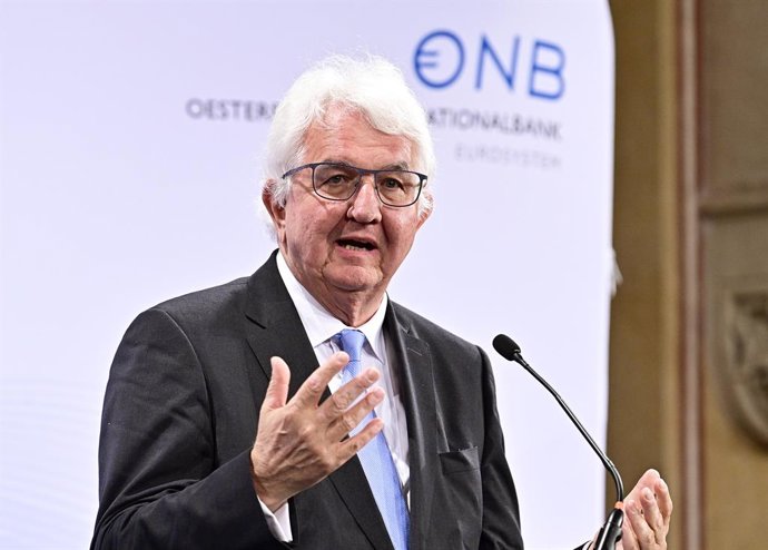 Archivo - 01 October 2019, Austria, Vienna: Governor of Austria's central bank Robert Holzmann speaks at a reception hosted by the central bank of Austria (OeNB). Photo: Hans Punz/APA/dpa