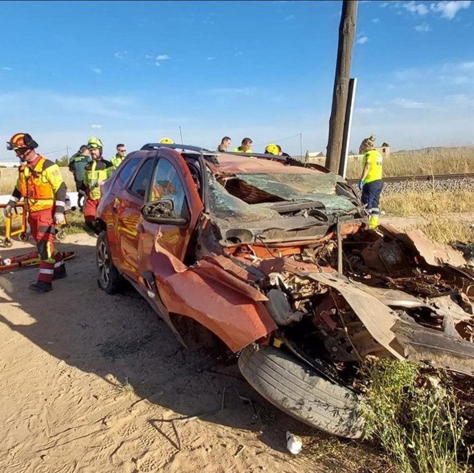Accidente de un tren que arrolla a un turismo en Calera y Chozas