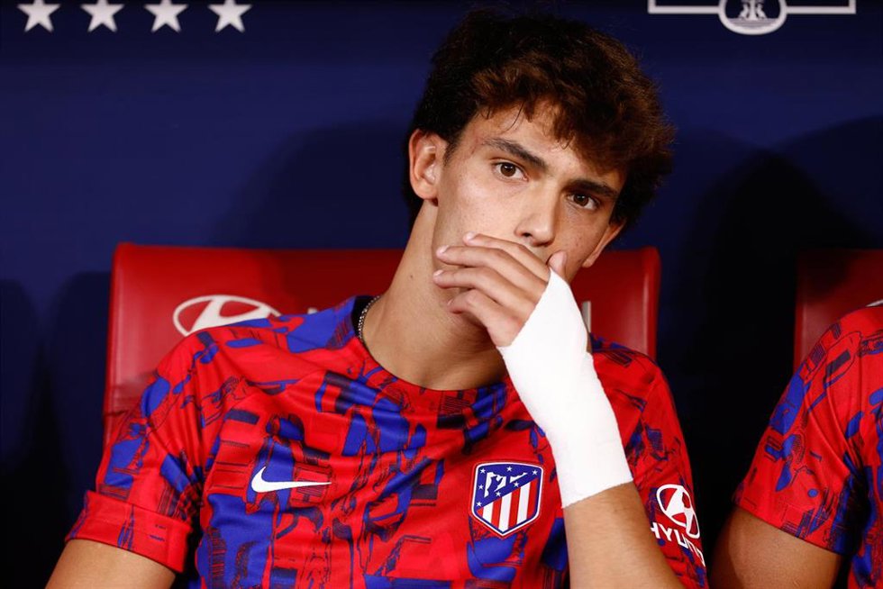 El portugués Joao Félix, en el banquillo del Atlético de Madrid ante el Granada.