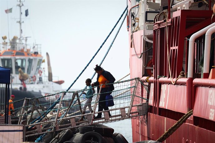 Desembarco de migrantes del 'Ocean Viking'
