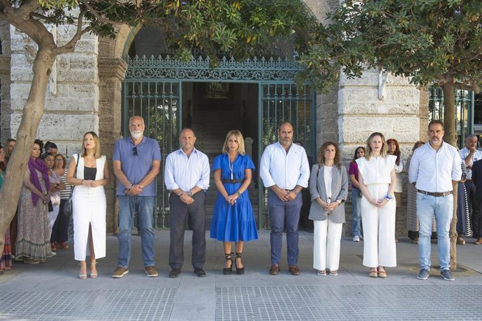 Minuto de silencio en la Diputación de Cádiz por el asesinato de una mujer en Chipiona, en un nuevo caso de violencia de género