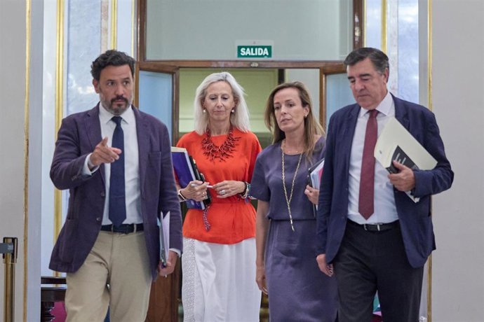 Los cuatro miembros del PP en la Mesa del  Congreso: Guillermo Mariscal, Marta González, Carmen Navarro y José Antonio Bermúdez de Castro 