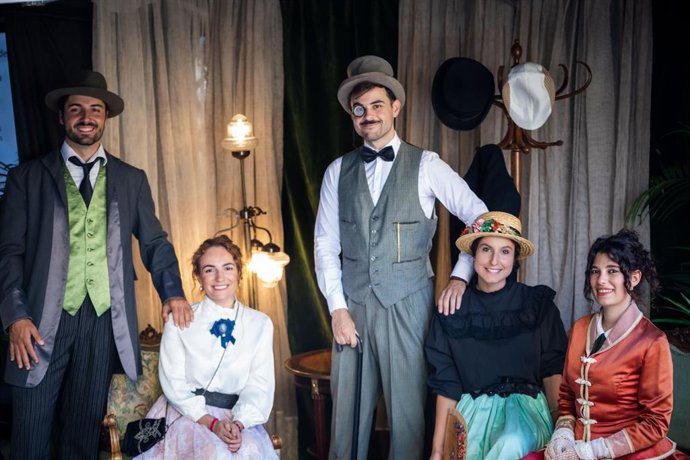 Entre los asistentes que acudan vestidos a la moda de la época de Gaudí se sortearán diversos premios.