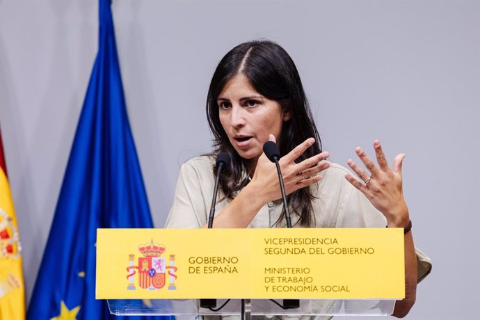 La presidenta del sindicato mayoritario del fútbol femenino Español (FUTPRO), Amanda Gutiérrez, ofrece una rueda de prensa tras una reunión en la sede del Ministerio, a 28 de agosto de 2023, en Madrid (España). La vicepresidenta segunda y ministra de Tr