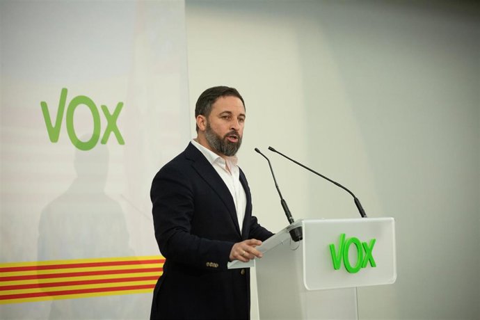 Archivo - El líder de Vox, Santiago Abascal, interviene en un acto preelectoral en el Hotel Barcelona Sants, en Barcelona, Catalunya (España), a 26 de noviembre de 2020. Abascal ha viajado a la capital catalana para apoyar al candidato de la formación a