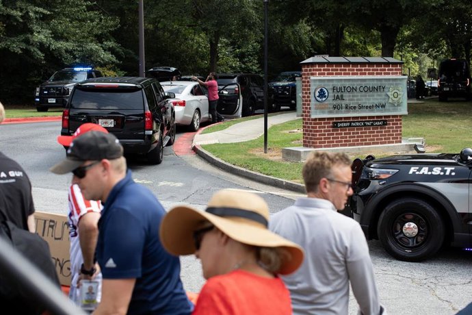 Expectación ante la entrega de Donald Trump en el condado de Fulton, Georgia