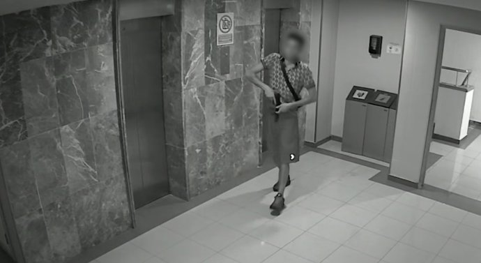 Archivo - Imagenes de las cámaras de seguridad de un hotel de MAgaluf donde se ve a un hombre detenido por amenazar a varias personas con un arma de fuego simulada