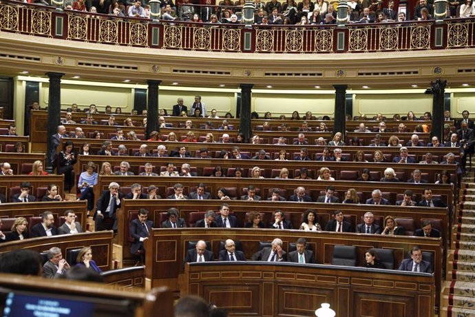 Archivo - Imagen del hemiciclo en 2016, con el PP solo a la derecha y con Ciudadanos enb el tercio central 