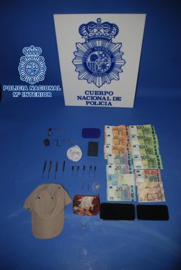 Dinero y materiales intervenidos.