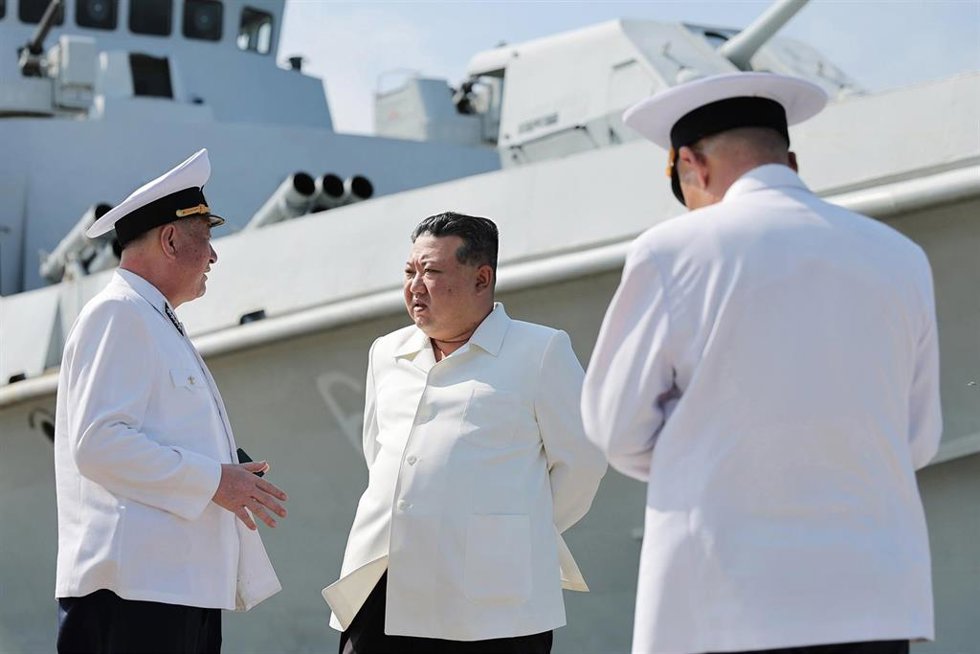 El líder norcoreano Kim Jong Un inspecciona la segunda flotilla de buques de superficie de la Guardia de la Flota del Mar Oriental