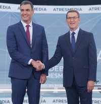 El PSOE espera que Feijóo "abandone el insulto diario" tras reunirse con Sánchez y "adopte una senda más constructiva"