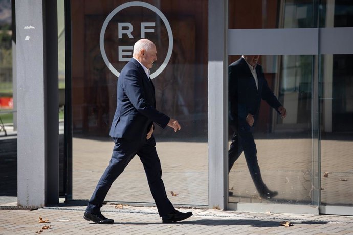 El president de la Federació Catalana de Futbol, Joan Soteras, a la seva arribada a la Real Federació Espanyola de Futbol (RFEF), en  Las Rozas (Madrid), a 28 d'agost de 2023, a Madrid (Espanya)