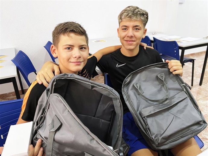 Fundación "la Caixa" acompaña a más de 3.500 menores en situación vulnerable y a sus familias con apoyo