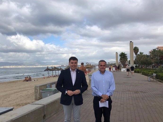 El regidor de Medio Ambiente, Lloren Bauzá, en Playa de Palma.