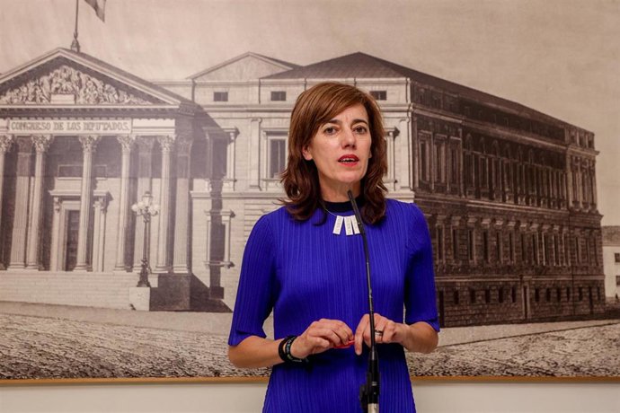 La portavoz parlamentaria de Sumar, Marta Lois, ofrece declaraciones en el Congreso de los Diputados, a 14 de agosto de 2023, en Madrid (España). 