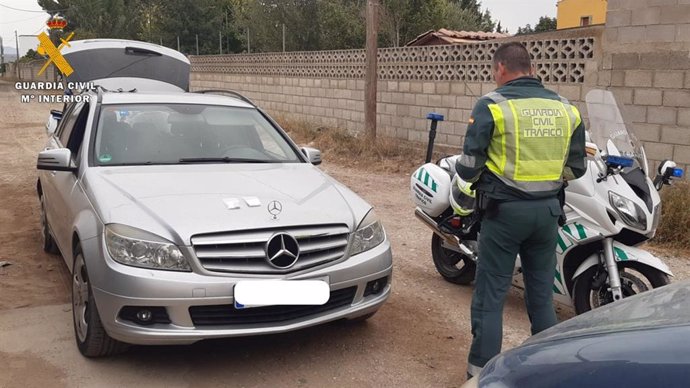 La Guardia Civil de Alfajarín (Zaragoza) detiene a un conductor que transportaba drogas que trató de huir durante una identificación