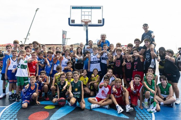 Archivo - Más de 400 participantes abren el circuito Plaza 3x3 CaixaBank 2023 en Vigo