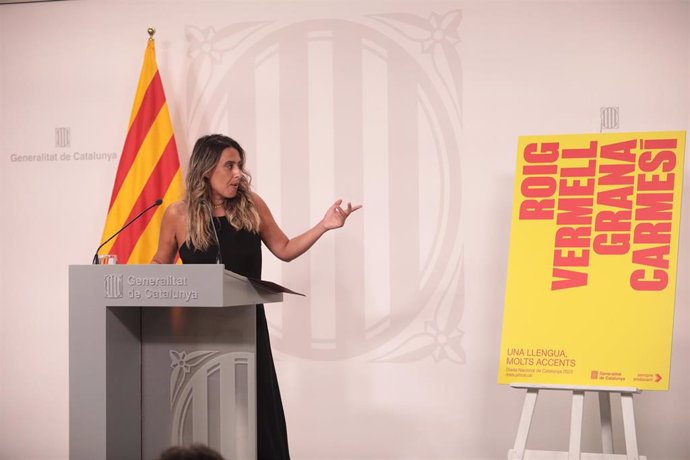 La portavoz del Govern, Patricia Plaja, presenta el cartel institucional de la Diada.