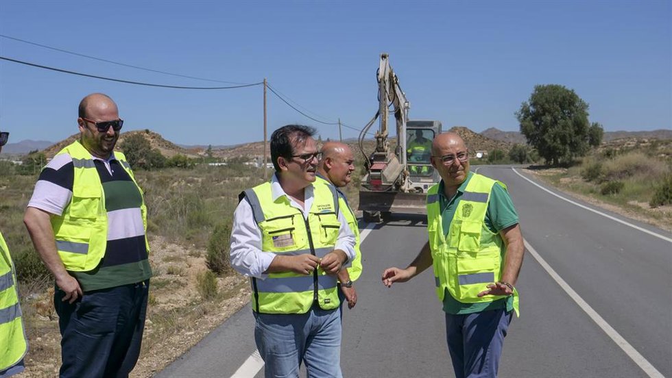 El diputado Antonio Jesús Rodríguez visita las obras de acondicionamiento de carreteras arcén en Huércal-Overa (Almería)