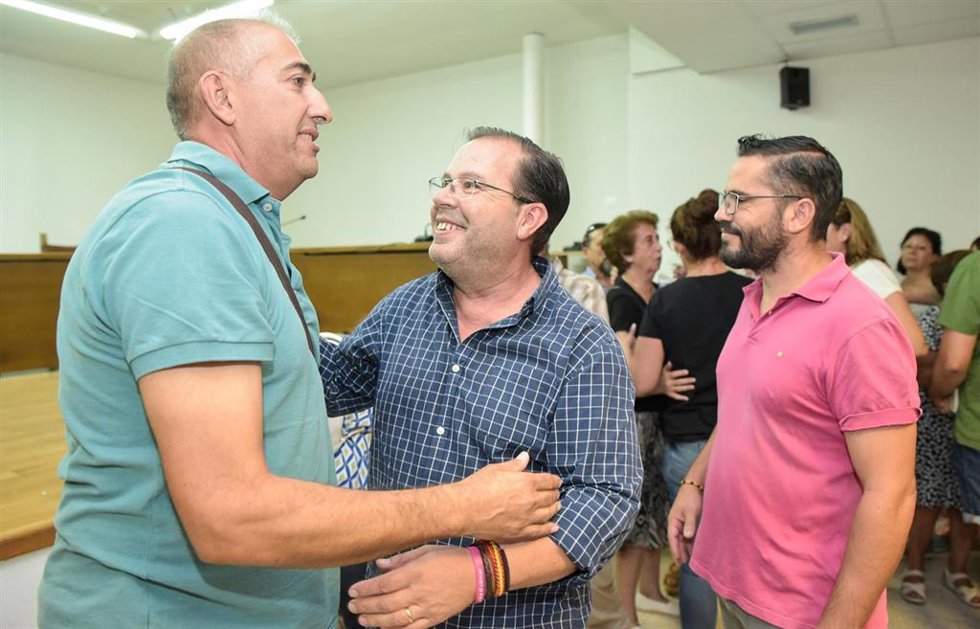 Primera moción de censura en un ayuntamiento de C-LM, donde Barona (PSOE) arrebata la Alcaldía de Almoguera a López (PP)