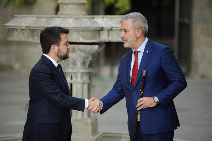 Archivo - Arxivo - El president de la Generalitat, Pere Aragons, rep en el Palau de la Generalitat al nou alcalde de Barcelona, el socialista Jaume Collboni, el dia de la seva investidura.