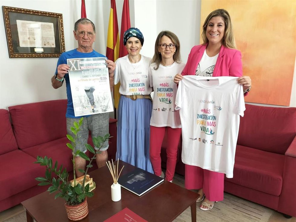 La delegada territorial brinda su apoyo a la V Marcha Benéfica de Fuensaldaña en favor de la Asociación Española contra el Cáncer de Mama Metastásico