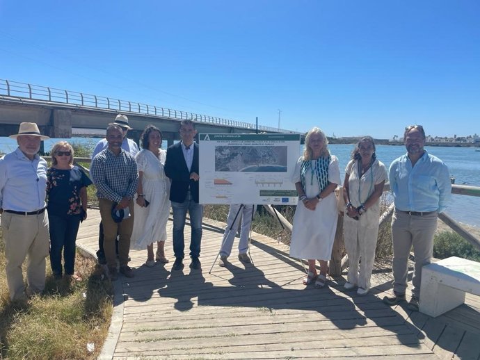 La Junta inicia los trabajos de la vía ciclista entre Barbate y El Cañillo por una inversión de 1,5 millones