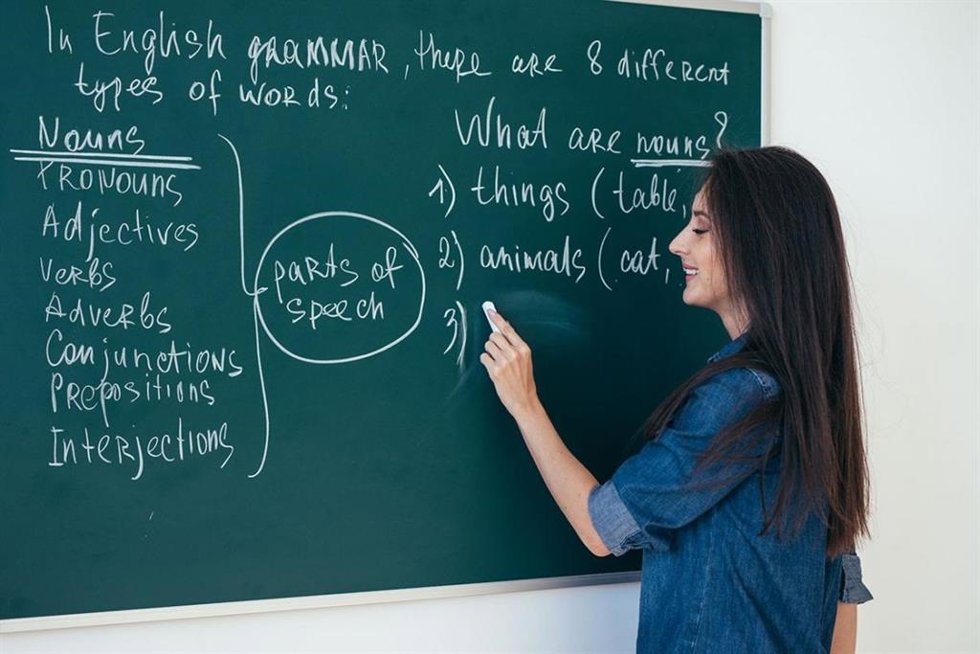 Archivo - Escuela, pizarra, aula, docente, profesora,