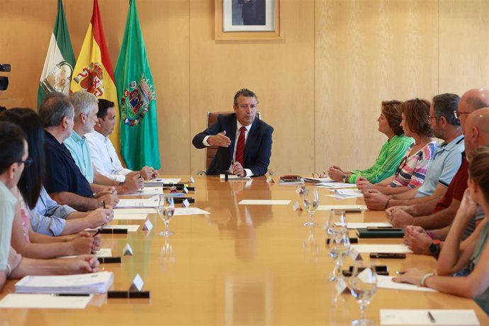 El presidente de la Diputación preside la Mesa Provincial de la Sequía, celebrada en la sede de la institución.