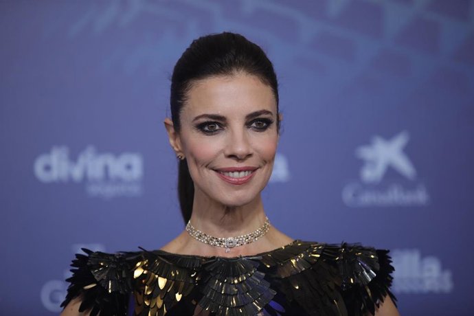 Archivo - La actriz Maribel Verdú posa en la alfombra azul previa a la gala de la 37 edición de los Premios Goya, a 11 de febrero de 2023, en Sevilla.- Archivo