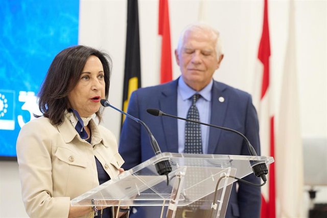 La ministra de Defensa en funciones, Margarita Robles, ofrece una rueda de prensa tras la presentación de resultados de la Junta Directiva del Centro de Satélites de la Unión Europea (SatCen) a Nivel Ministerial, en la sede del Satcen.