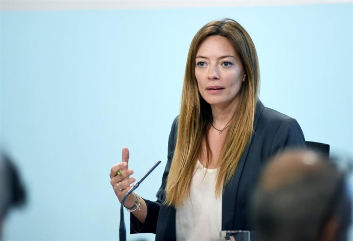 Archivo - La ministra de Sanidad, Helena Mas