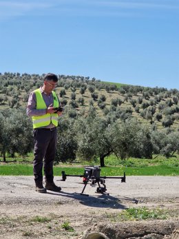 Preparación de un dron para tomar datos sobre cultivo de olivar.