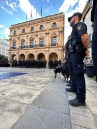 Unos 70 agentes de la Policía Nacional participan en la seguridad de cada etapa de 'La Vuelta' ciclista