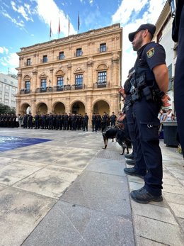 Unos 70 agentes de la Policía Nacional participan en la seguridad de cada etapa de 'La Vuelta' ciclista